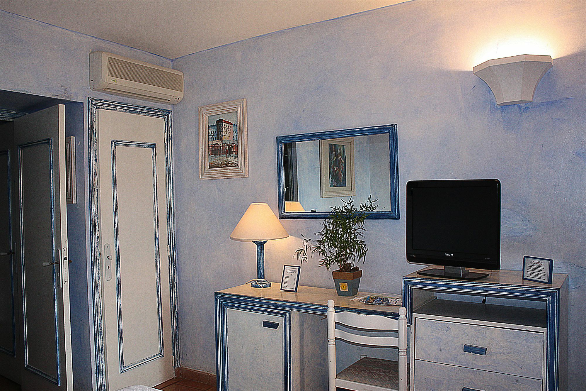 Hotel Athenopolis 3*
